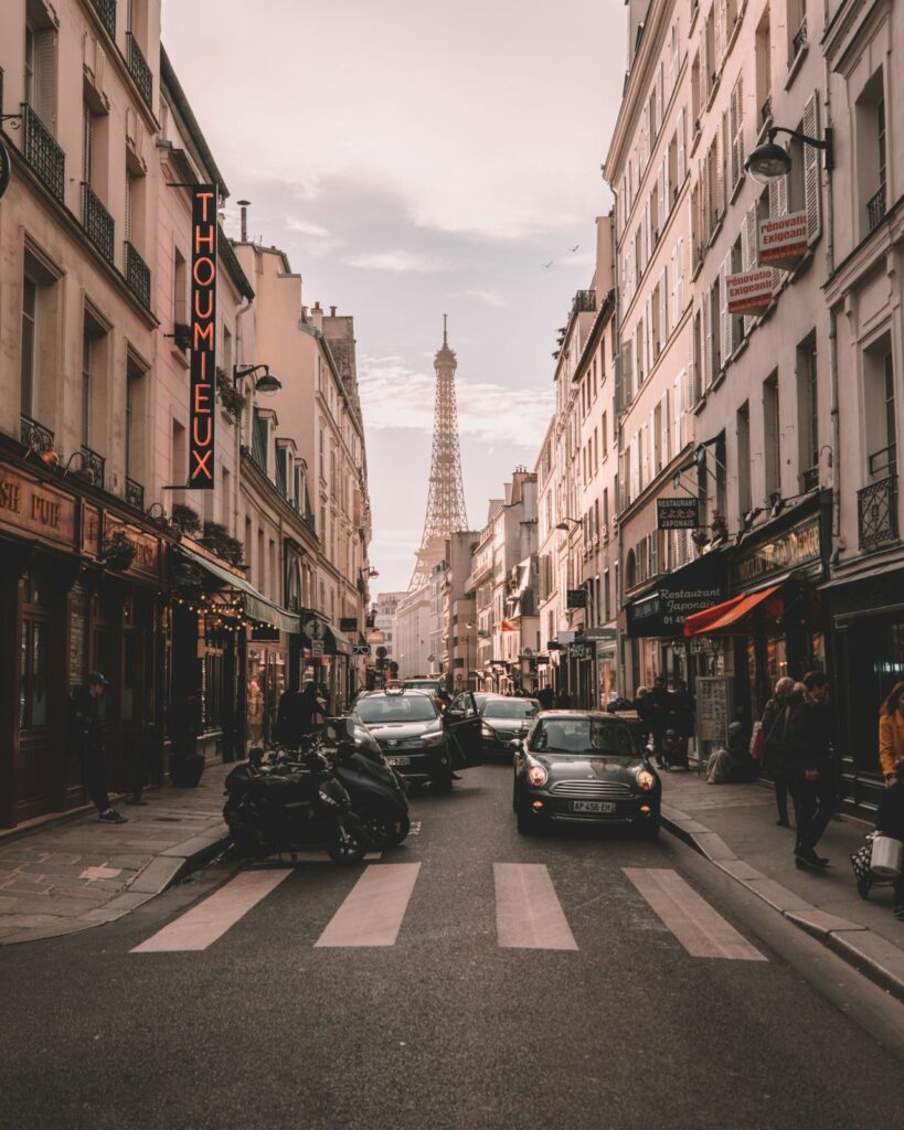 Copywriting in Paris is so cool.