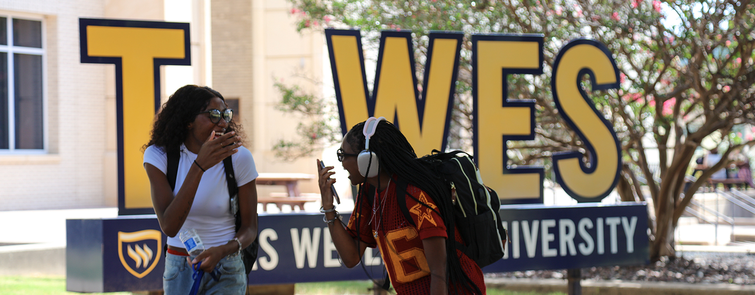 Texas-Wesleyan-Two-Girls-Talking